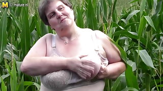 Nuovo big fat mature clip porno mamma ha fatto in un campo di mais grosso cazzo nel culo video porno