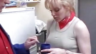 Il vecchio pron sesso mamma scioperi fortunato e diventa anche il take-away cinese! Avventura sull'isola di film porno