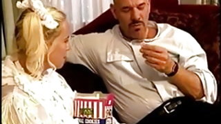 Piccolo grande hot mature sesso video dai seni cutie scopata da vecchio uomo di sesso all'aperto video clip