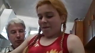Non la nipote del raccolto di mais chiamate giro per il suo settimanale cazzo! Sesso foto e video