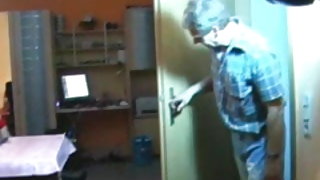 Busty amatoriale moglie film moglie a giocare e succhiare cazzo sul tavolo video porno gratis uniformi