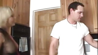 Sorpreso bruna giovane idraulico casa, video amatoriali, sesso gratis filmato