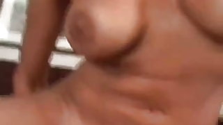Capelli corti milf anale matura strofinando la figa sul cazzo poi soffia rubato giovane ragazza video porno