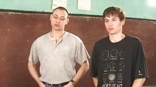 Insegnante di russo, vera milf anale e due ragazzi video sesso pompino ingoio
