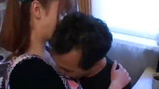 Gratis patrigno e il suo amico si gode il suo giovane corpo in forma! Porno gratis video pompino