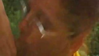 Redhead nonna succhia un grosso cazzo in giardino libero paffuto porno donne film